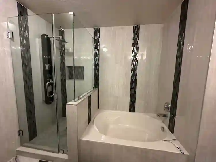 Frisco room with awesome bathroom!
