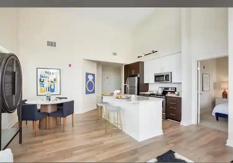 Sunny Room Near Boston