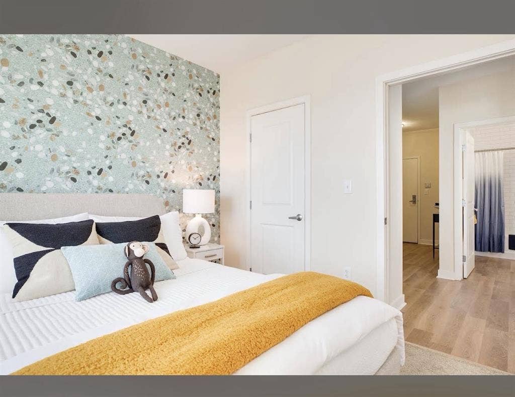 Sunny Room Near Boston