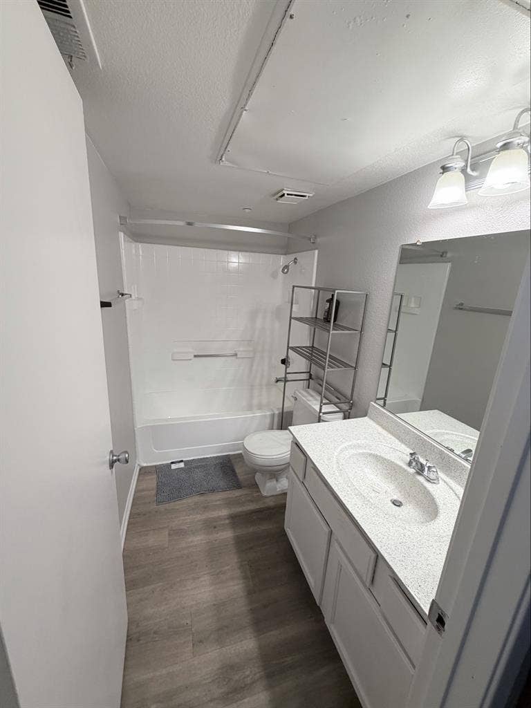 Room for rent with bed and tv