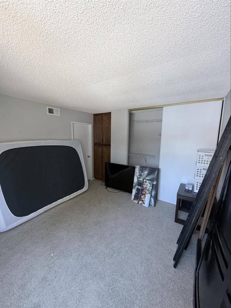Room for rent with bed and tv