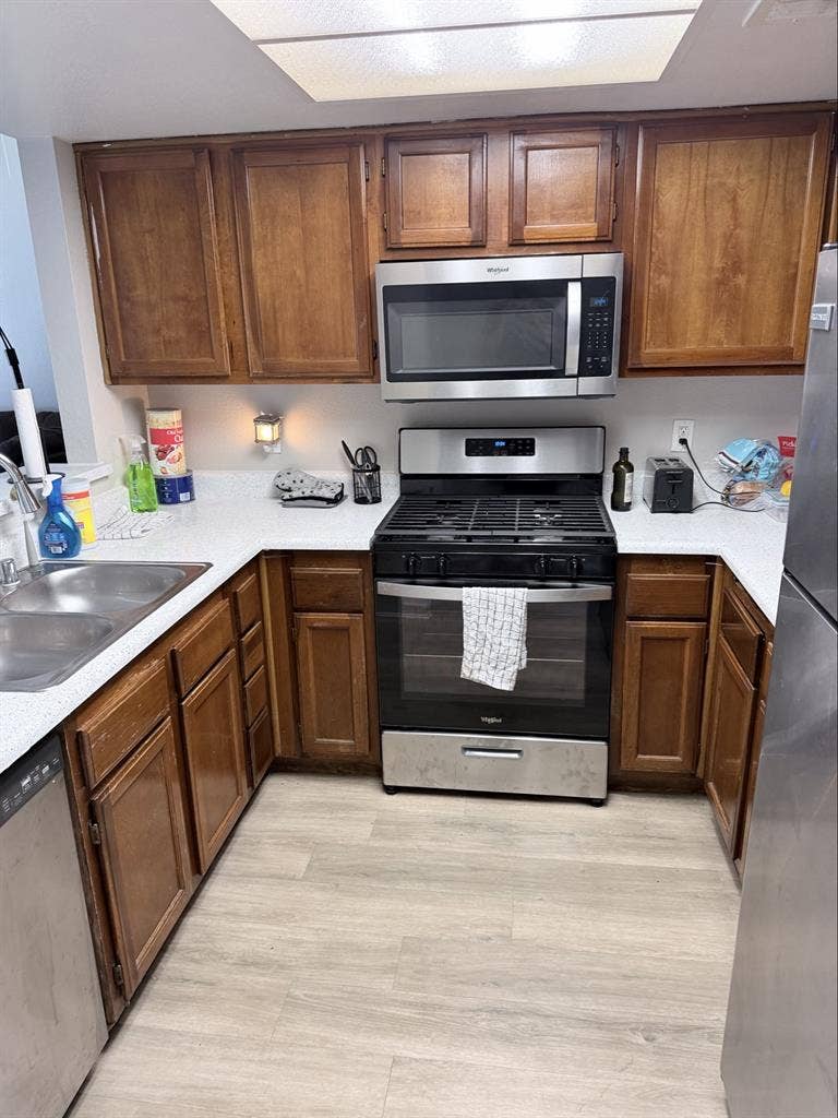 Room for rent with bed and tv