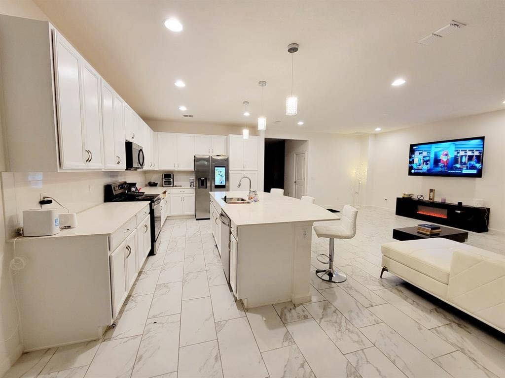 1 BEDROOM FOR RENT