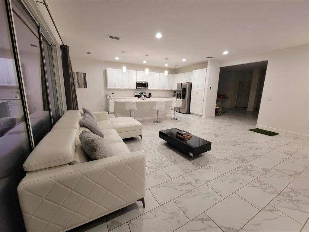 1 BEDROOM FOR RENT