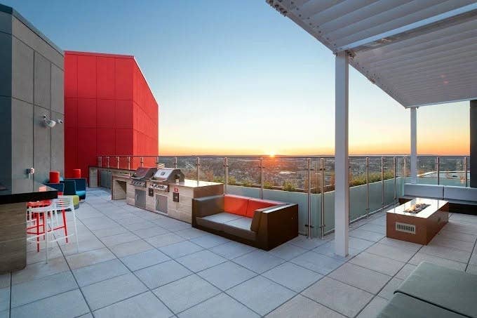Lease Takeover - The Standard @NB