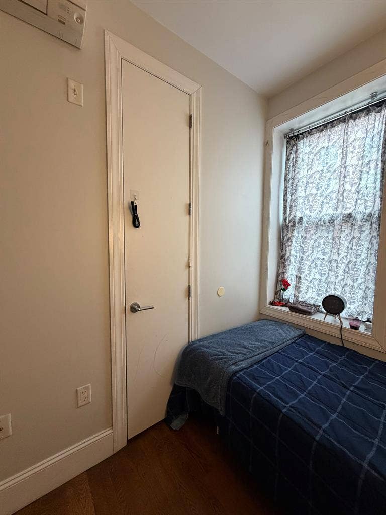 2 Rooms available at Ridgewood