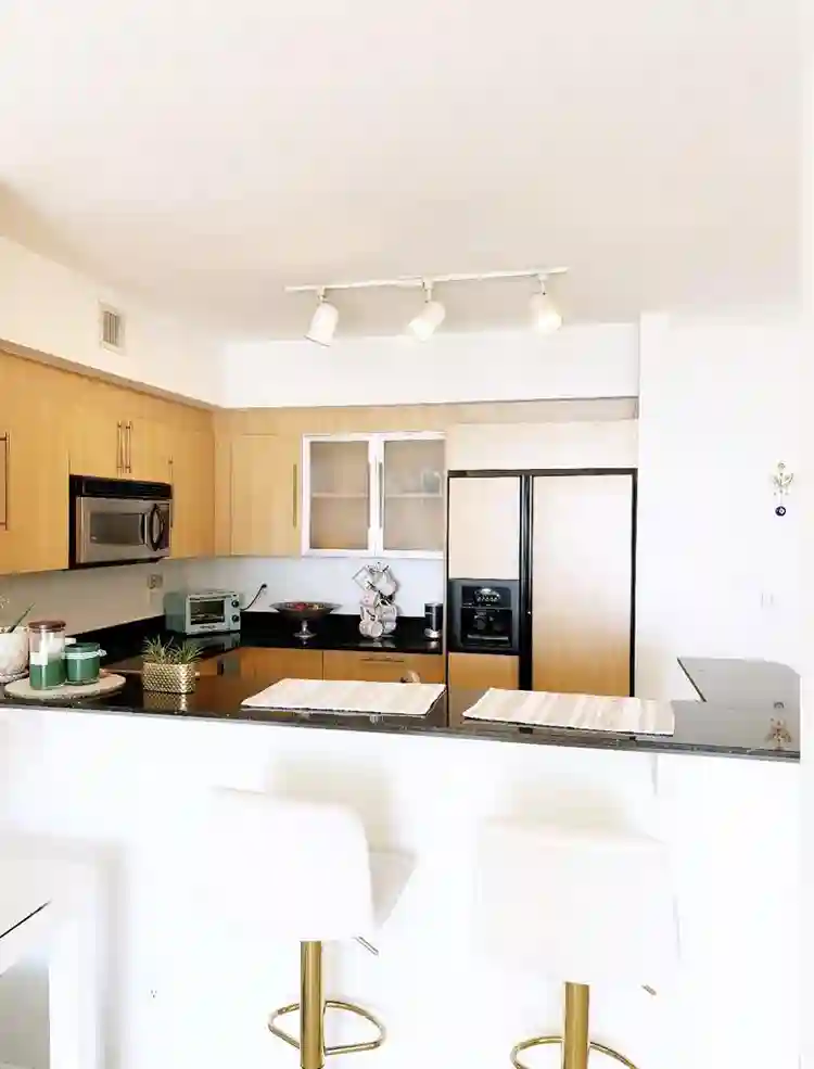 WATER VIEW FURNISHED BEDROOM +BATHR