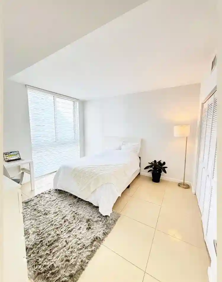 WATER VIEW FURNISHED BEDROOM +BATHR