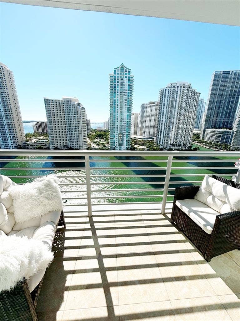 WATER VIEW FURNISHED BEDROOM +BATHR