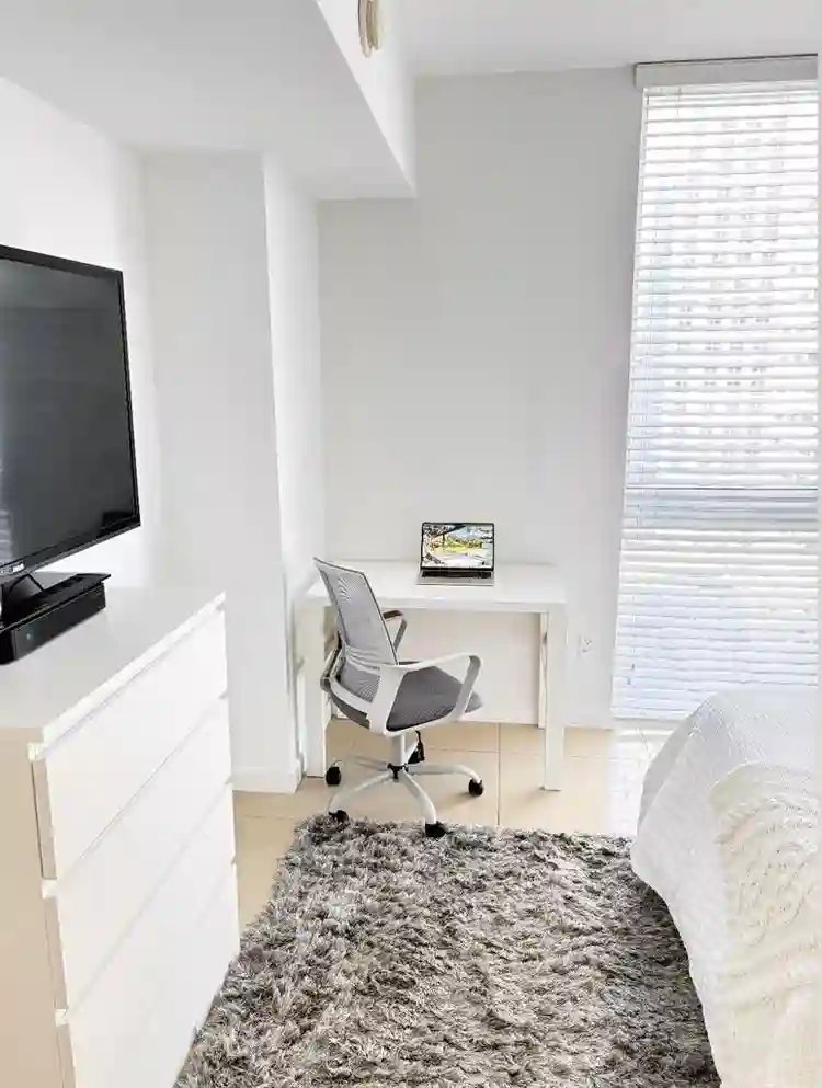 WATER VIEW FURNISHED BEDROOM +BATHR