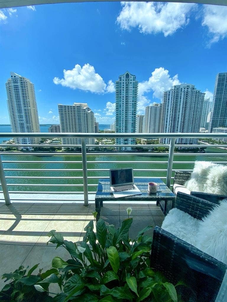 WATER VIEW FURNISHED BEDROOM +BATHR