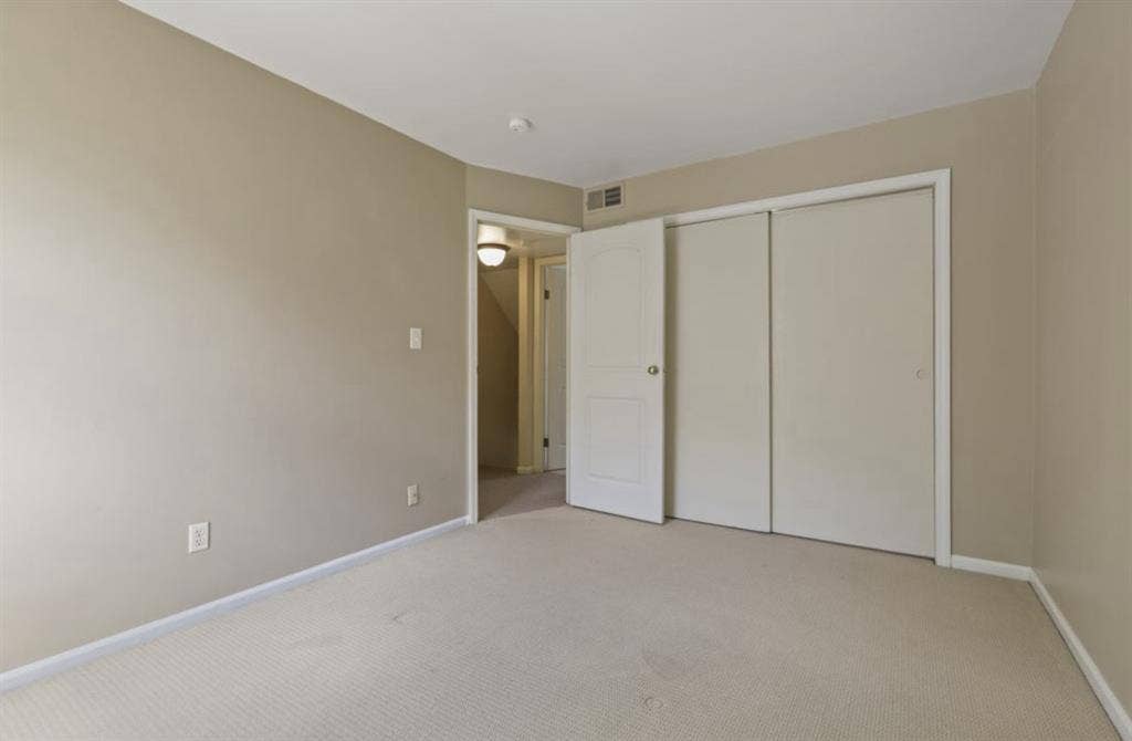 2 bed 1.5 bath apartment for rent