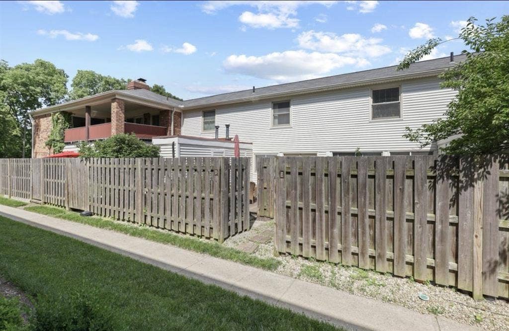 2 bed 1.5 bath apartment for rent