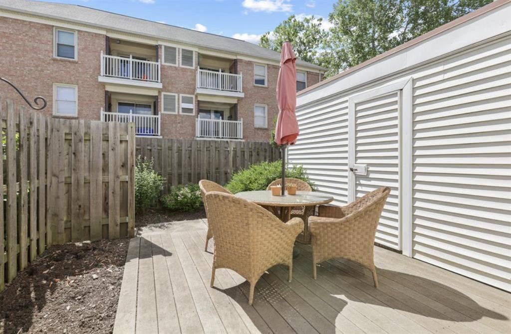 2 bed 1.5 bath apartment for rent