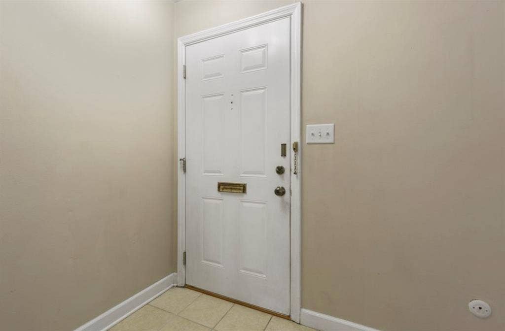 2 bed 1.5 bath apartment for rent