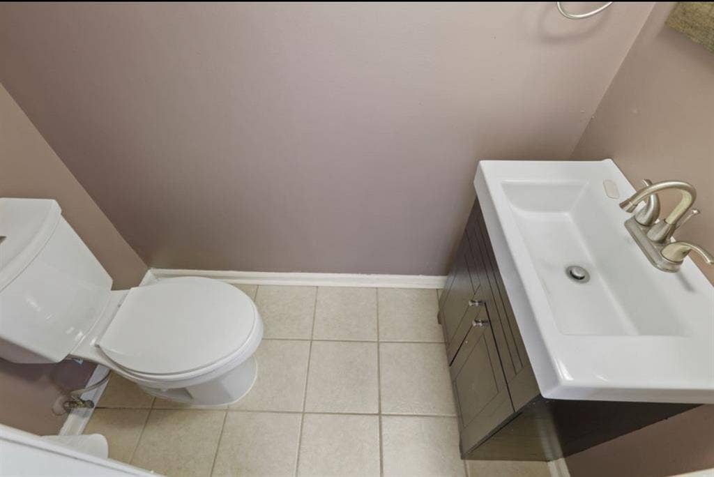 2 bed 1.5 bath apartment for rent