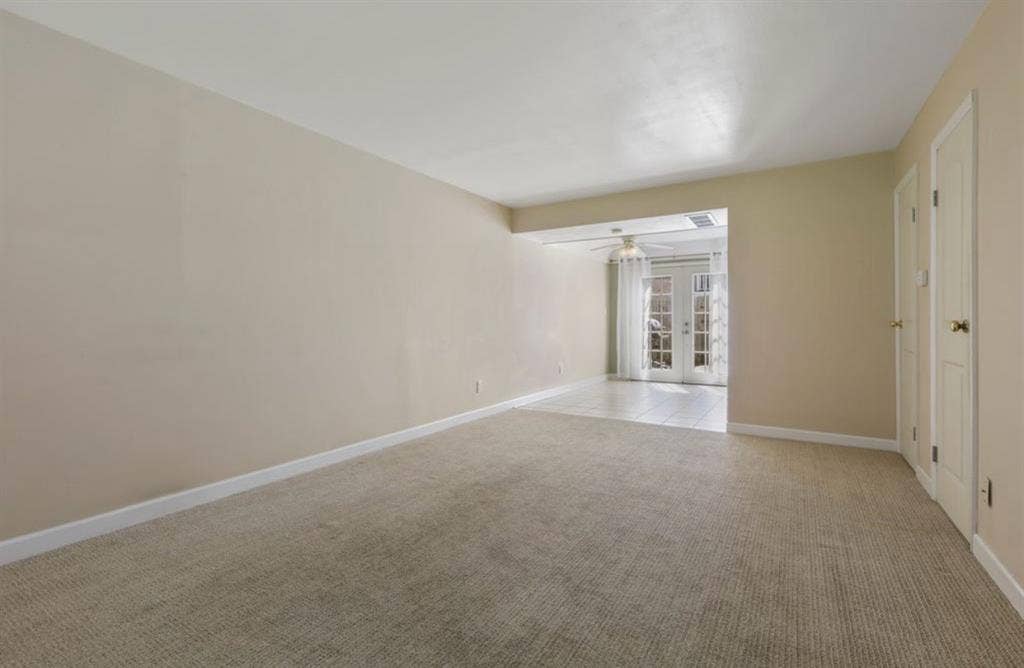 2 bed 1.5 bath apartment for rent