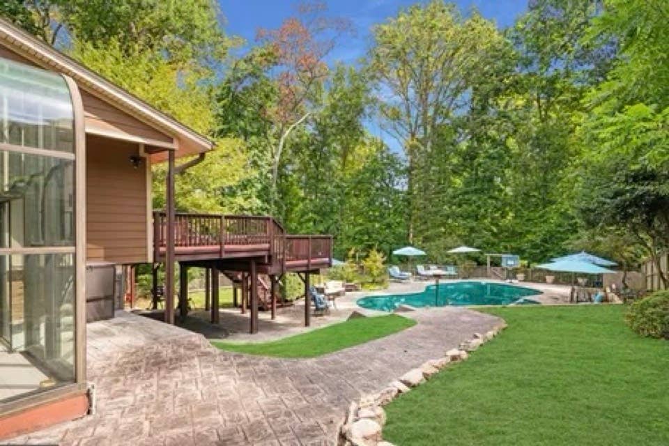 Oasis with a Pool in Annandalee
