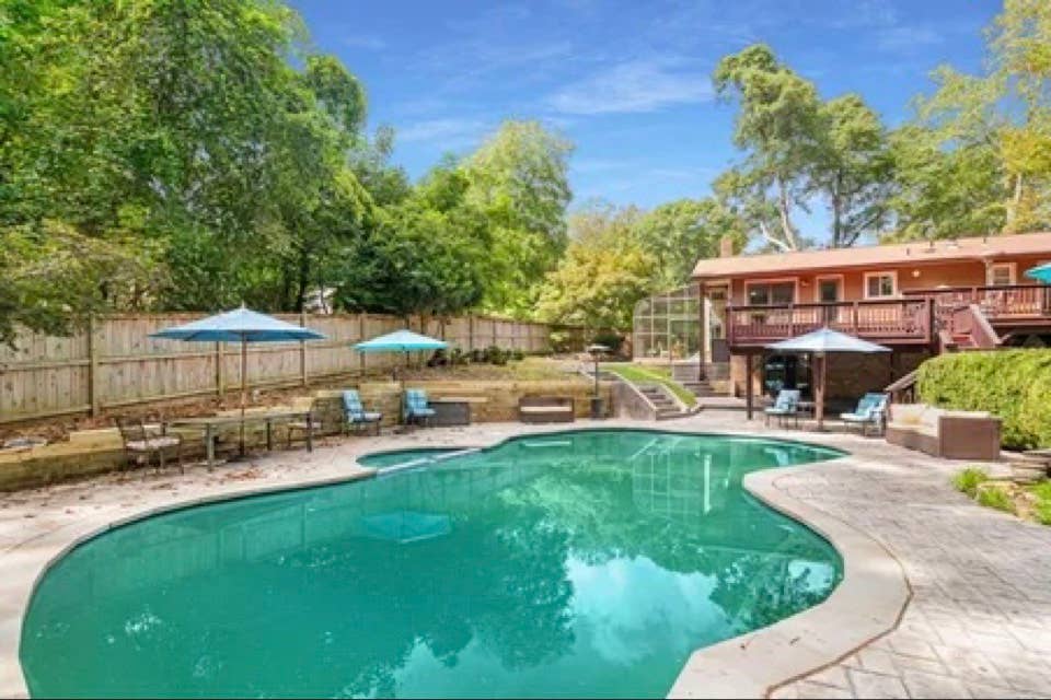 Oasis with a Pool in Annandalee