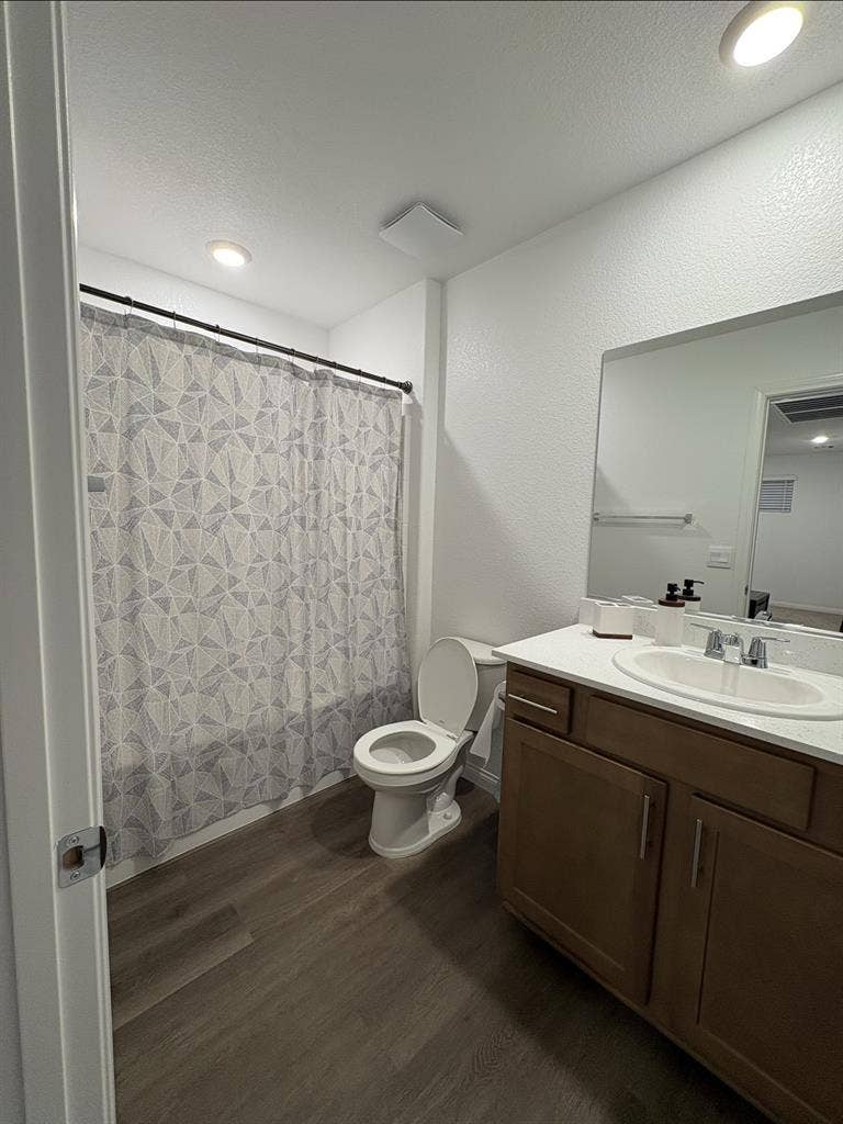 Private bedroom/Private bath $500
