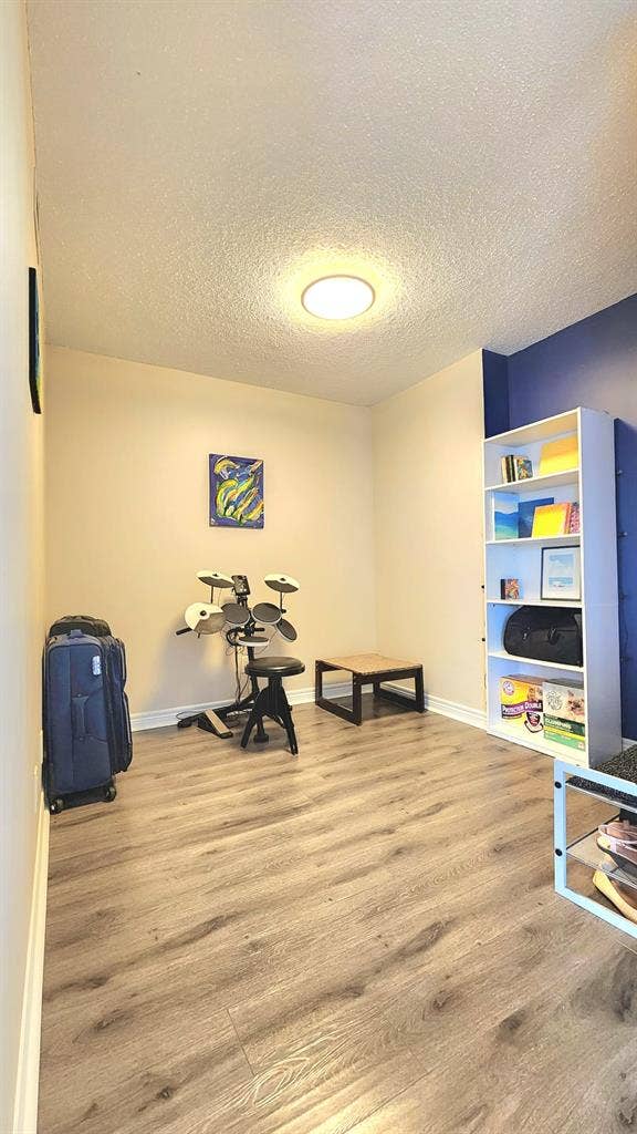 Private Room Female Roommate STC