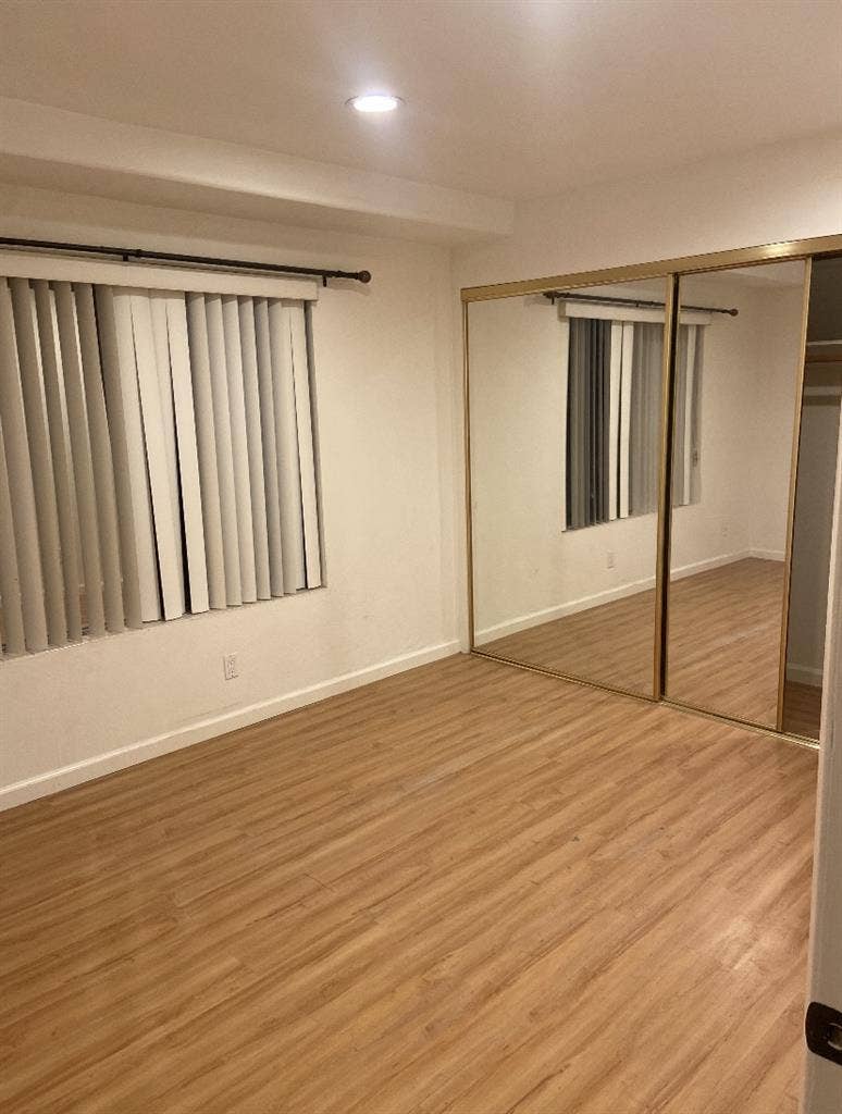 Private room for rent in hermosa!