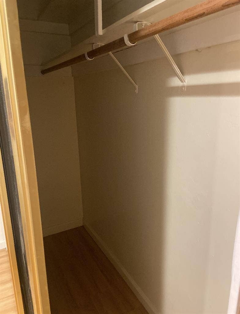 Private room for rent in hermosa!
