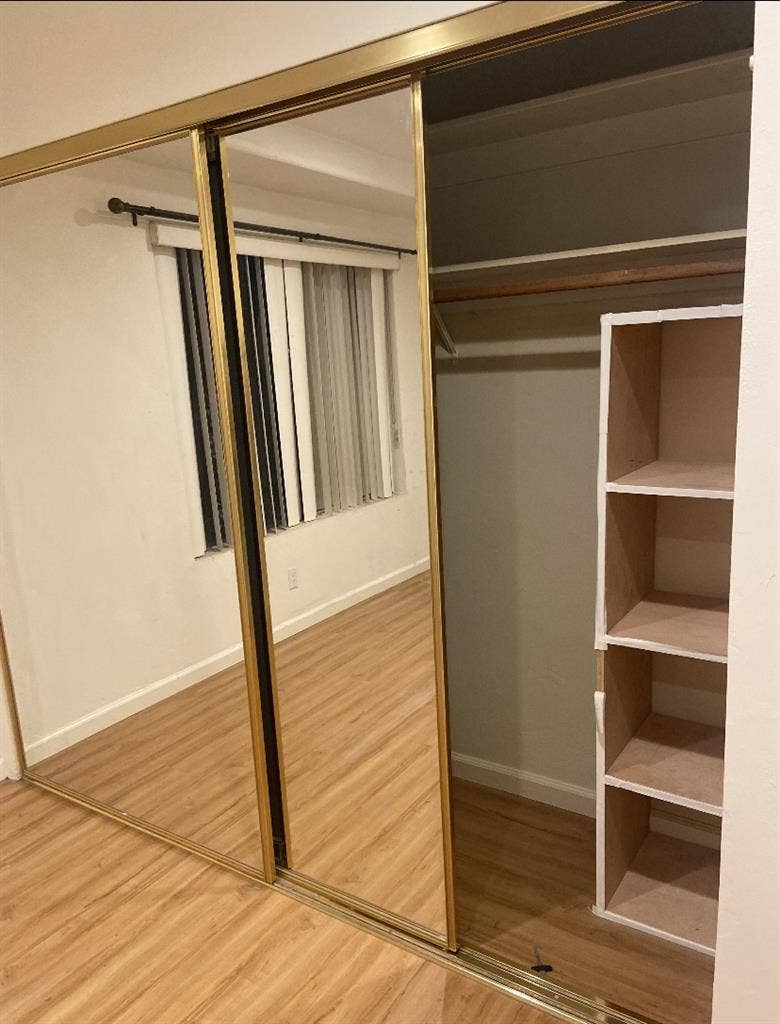 Private room for rent in hermosa!