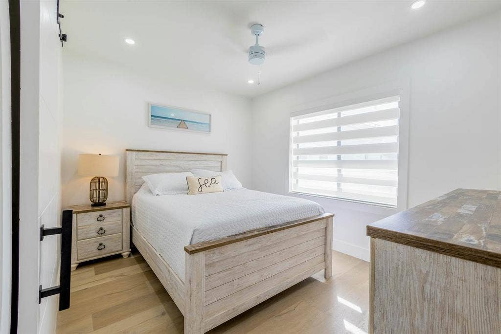 Stylish beachcondo W/ocean access