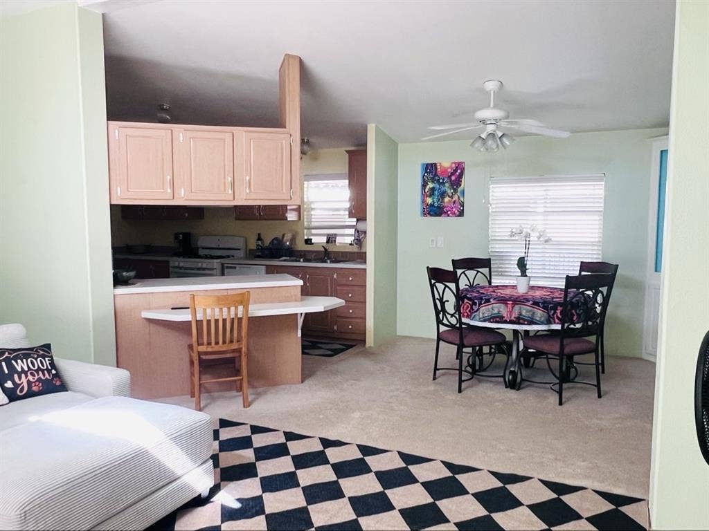 ROOM FOR RENT IN HB HOME