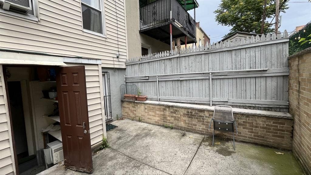 Room in Astoria 2br/1.5 bath
