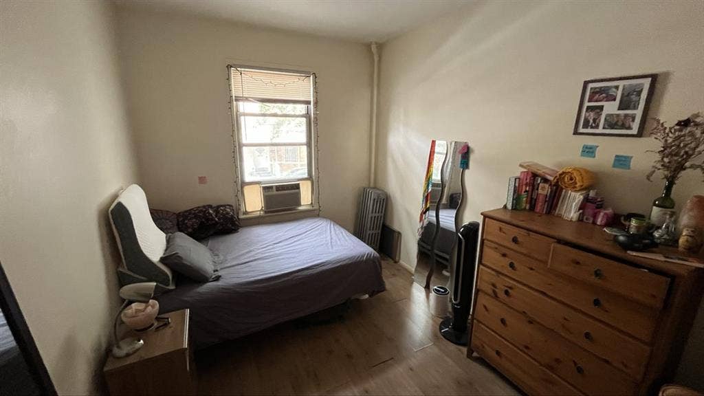 Room in Astoria 2br/1.5 bath