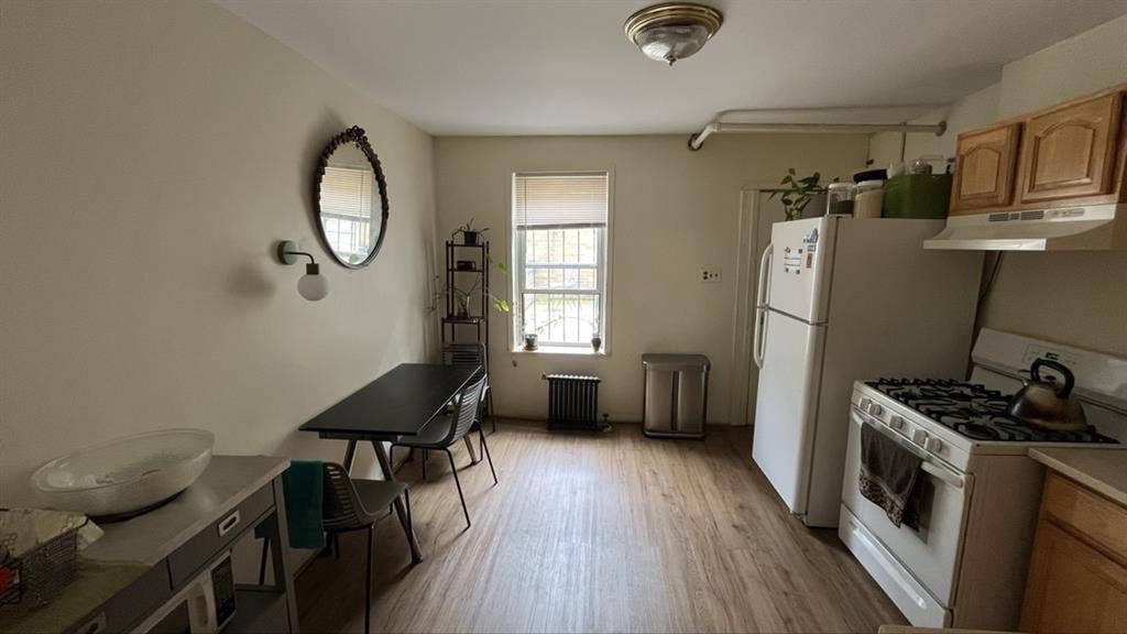 Room in Astoria 2br/1.5 bath