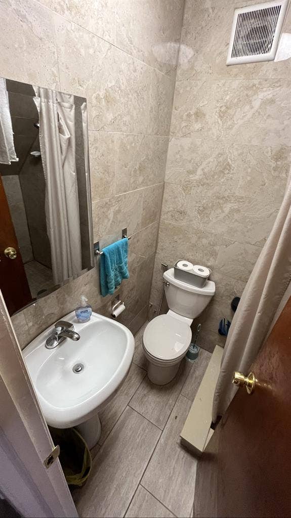 Room in Astoria 2br/1.5 bath