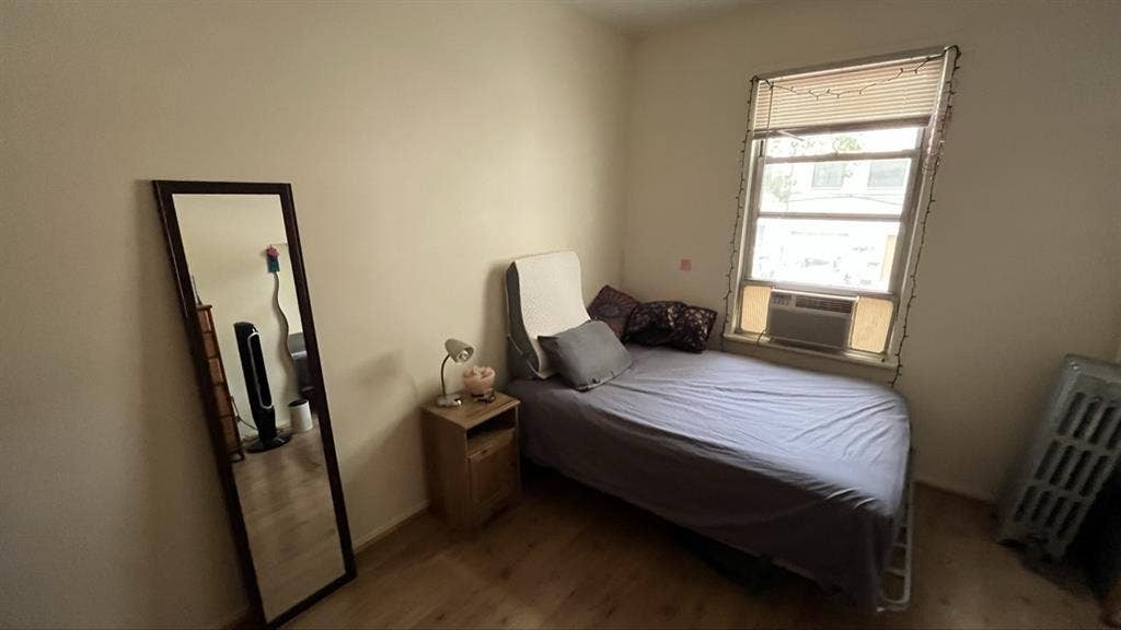 Room in Astoria 2br/1.5 bath