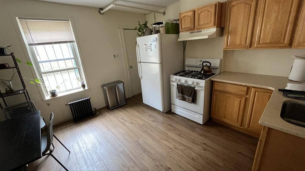 Room in Astoria 2br/1.5 bath
