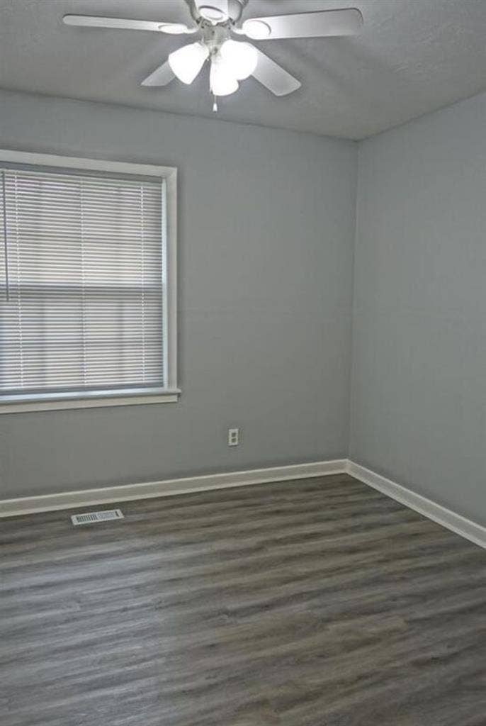 3bed house w/ fenced in back yard!