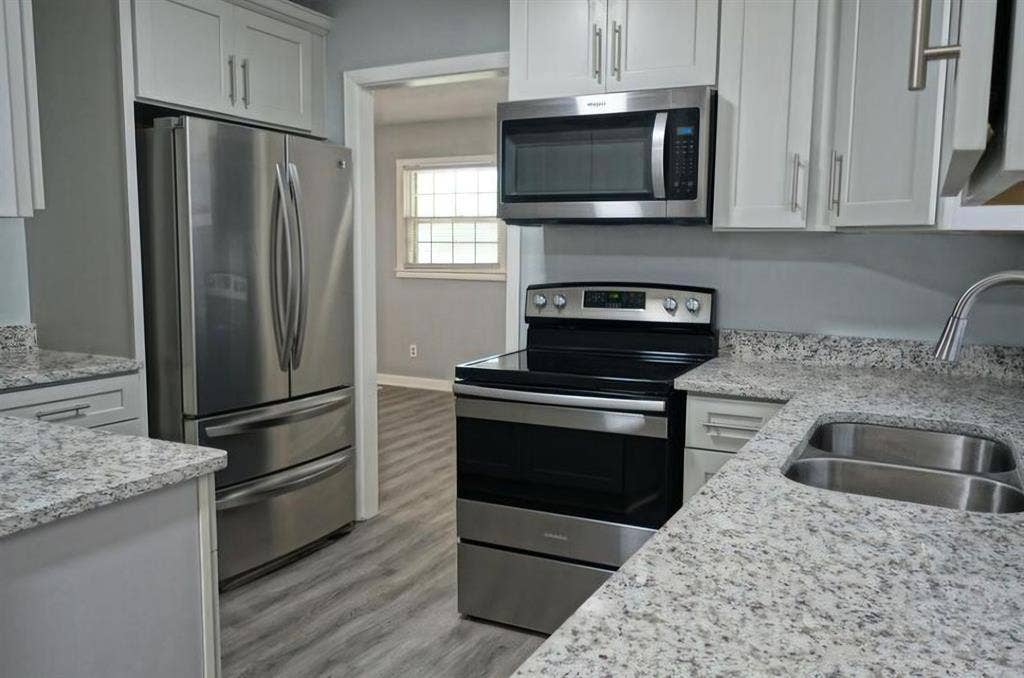 3bed house w/ fenced in back yard!