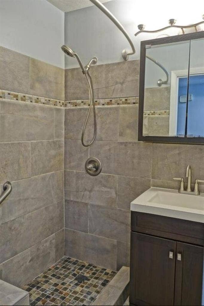 3bed house w/ fenced in back yard!