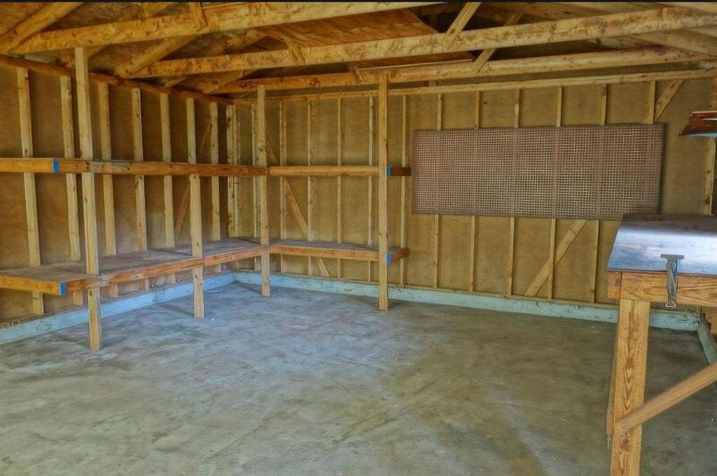 3bed house w/ fenced in back yard!