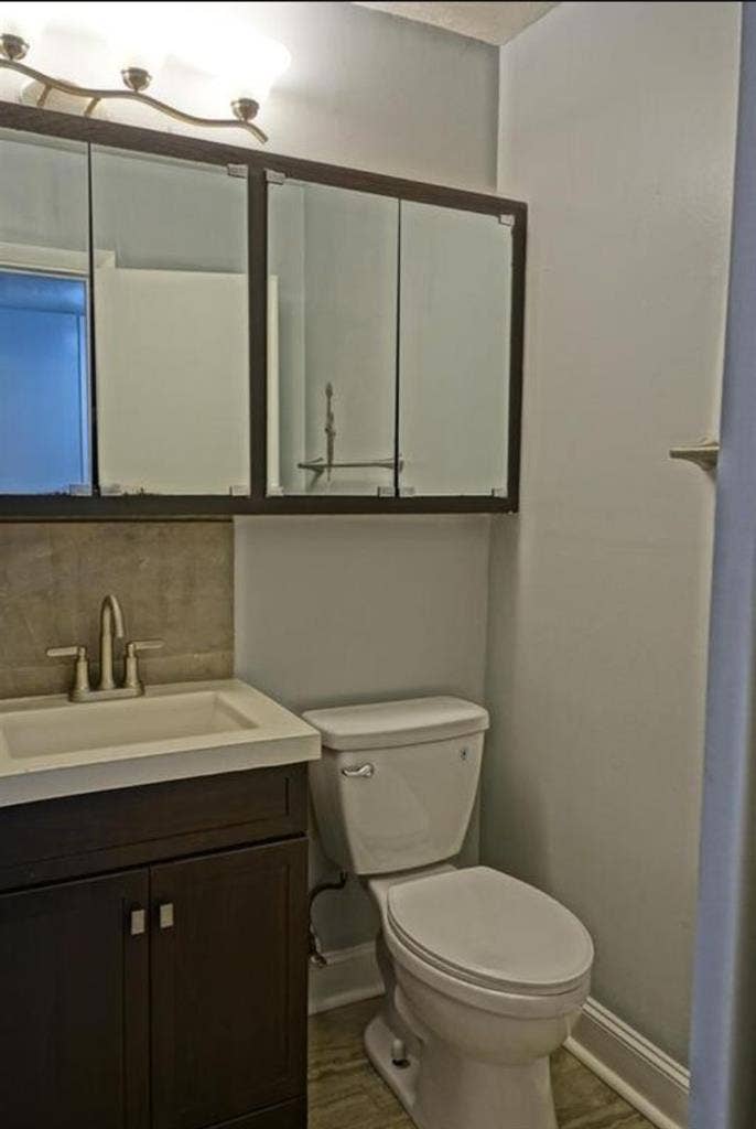 3bed house w/ fenced in back yard!