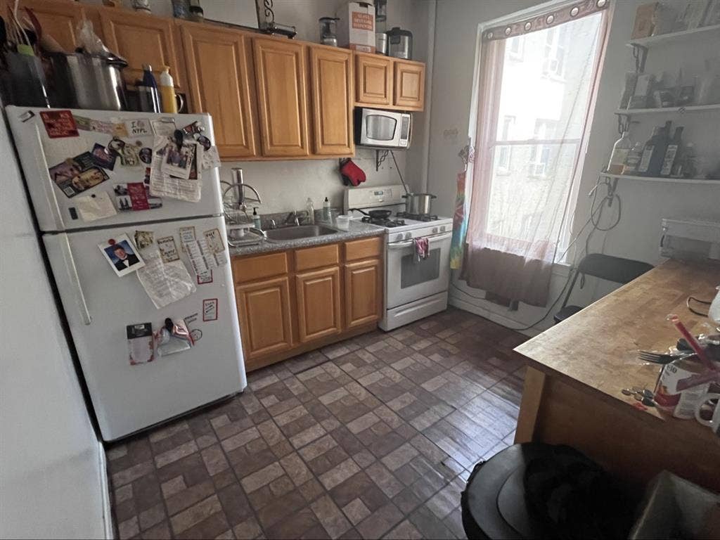 Large 1 bedroom in Astoria
