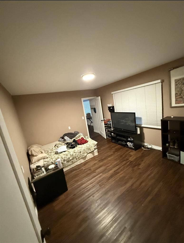 3 bed, 2 bath (~2100 sf) top floorr