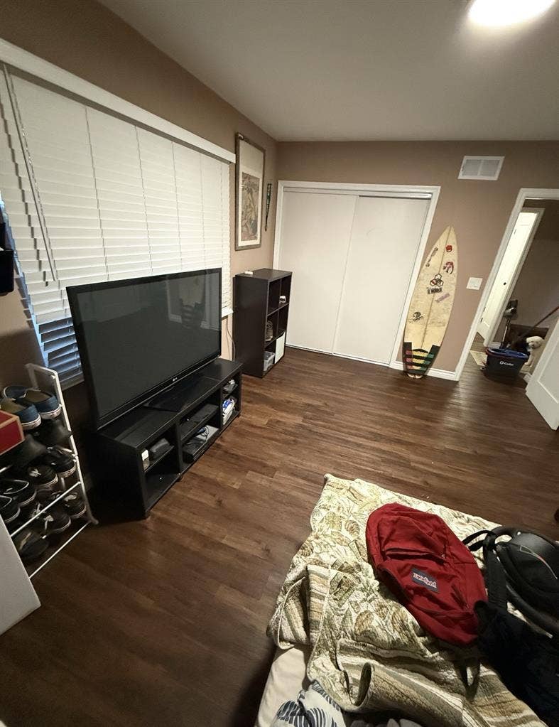 3 bed, 2 bath (~2100 sf) top floorr
