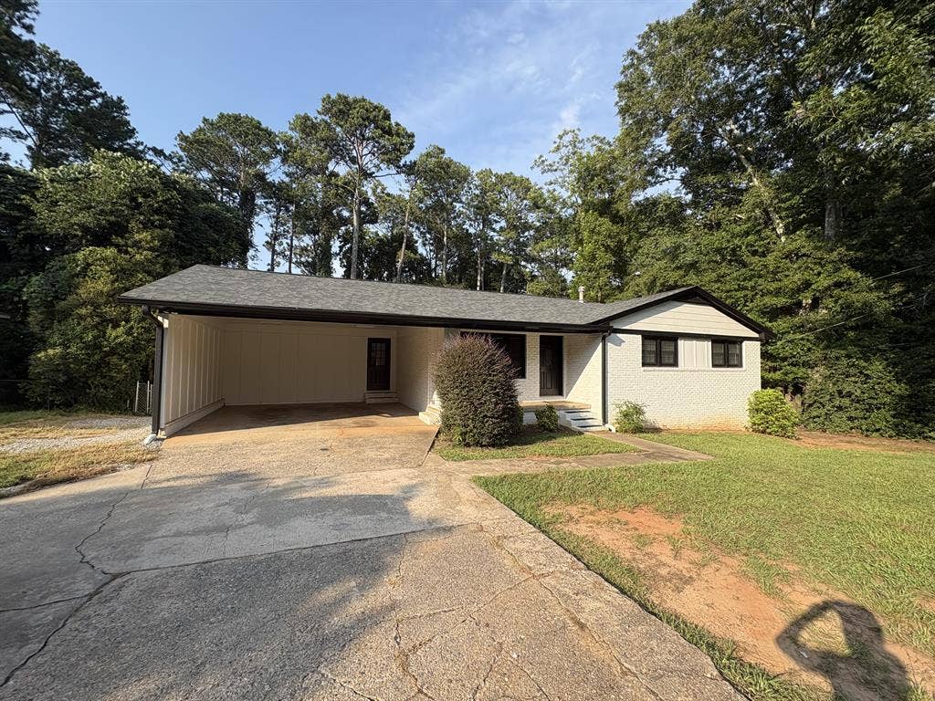 Modern 3 Bed 3.5 Bath House Athens