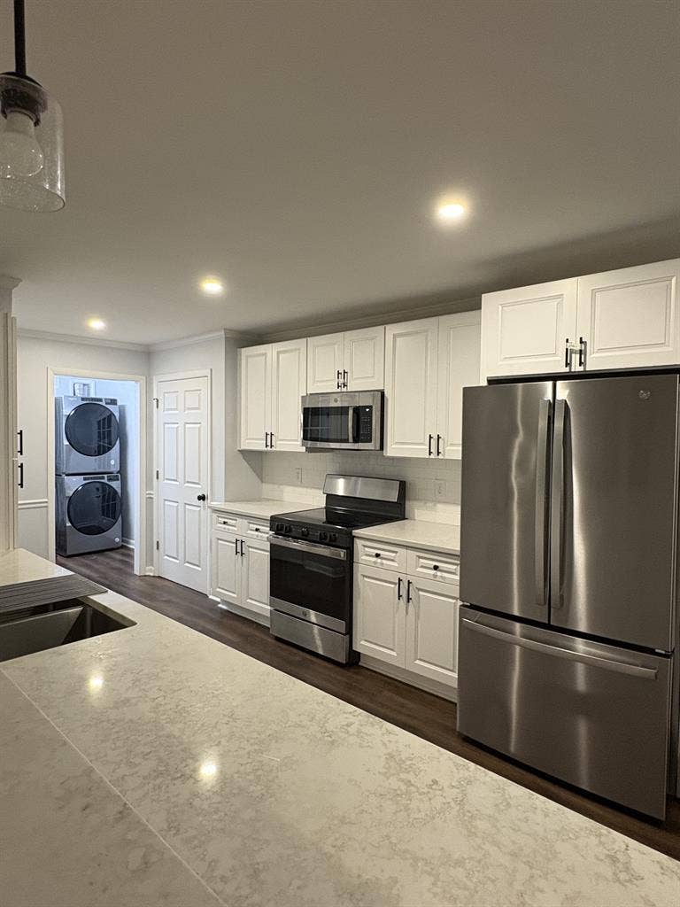 Modern 3 Bed 3.5 Bath House Athens