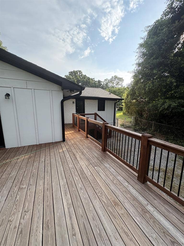 Modern 3 Bed 3.5 Bath House Athens