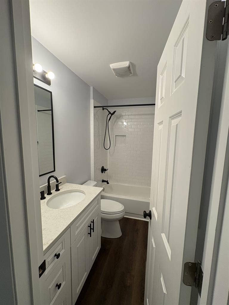 Modern 3 Bed 3.5 Bath House Athens