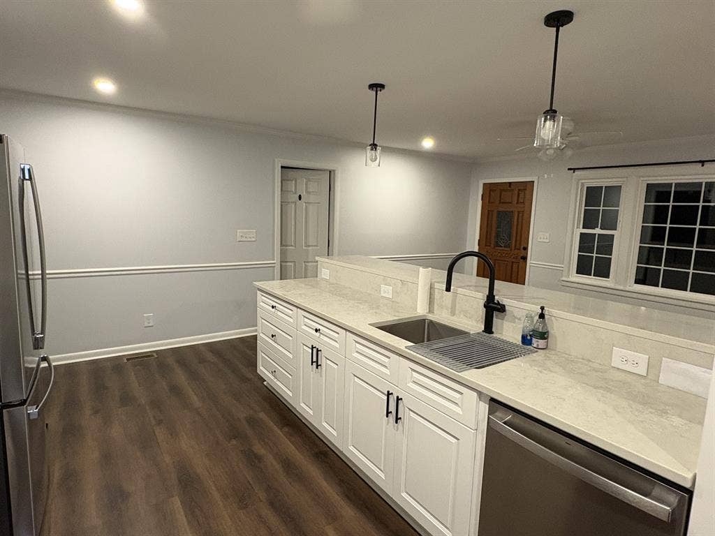 Modern 3 Bed 3.5 Bath House Athens