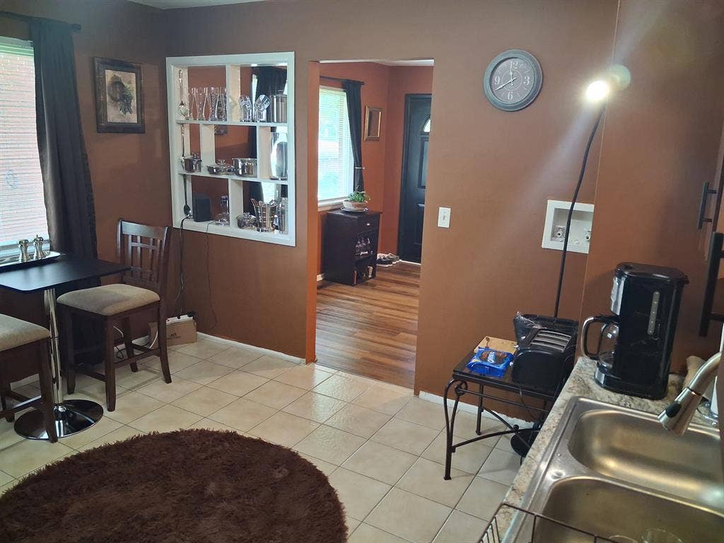 A Cozy Room with Queen Sized Bed